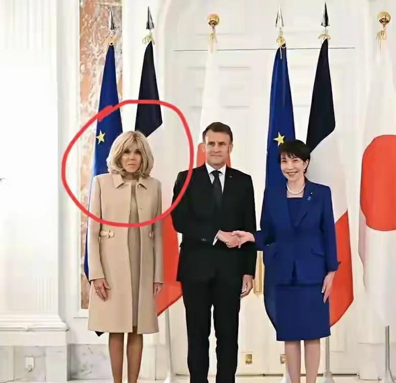 到底谁肤色白？两个白种人的肤色也并不比这个黄种人白。到底谁是白人？