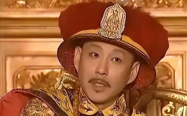 康熙四十八年正月，畅和殿上一片死寂。五十多岁的康熙皇帝猛地从御座上站起，几步冲下丹陛，对着跪在殿中的