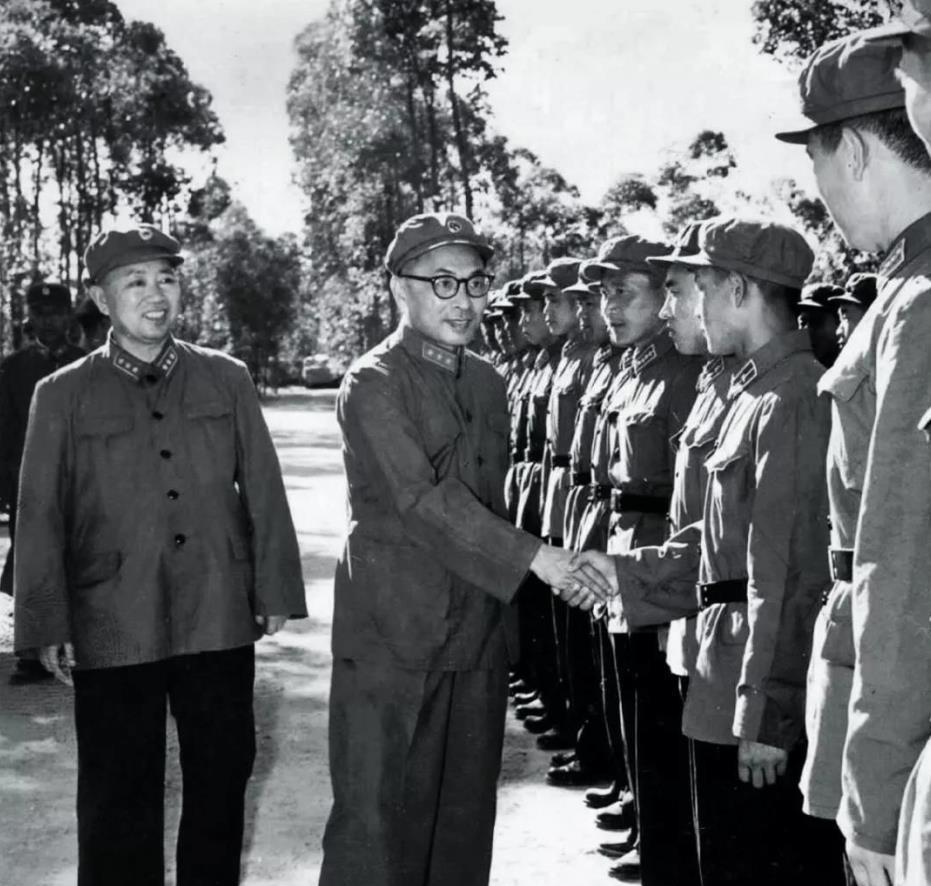 1951年，第28军派出1个通信员，来第10兵团司令部送文件。正是中午，司令部管