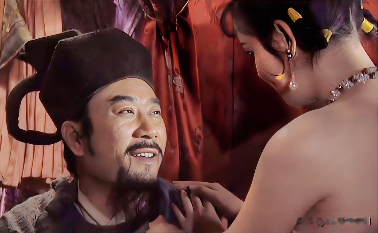 都说潘金莲是《水浒传》里的“顶流坏女人”，但仔细翻书你会发现，还有一位更冷、更现