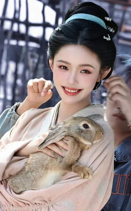 林允聊斋路透惊艳亮相，仿若仙子下凡，美得让人窒息！那绝美风姿，无人在意却足以撩动