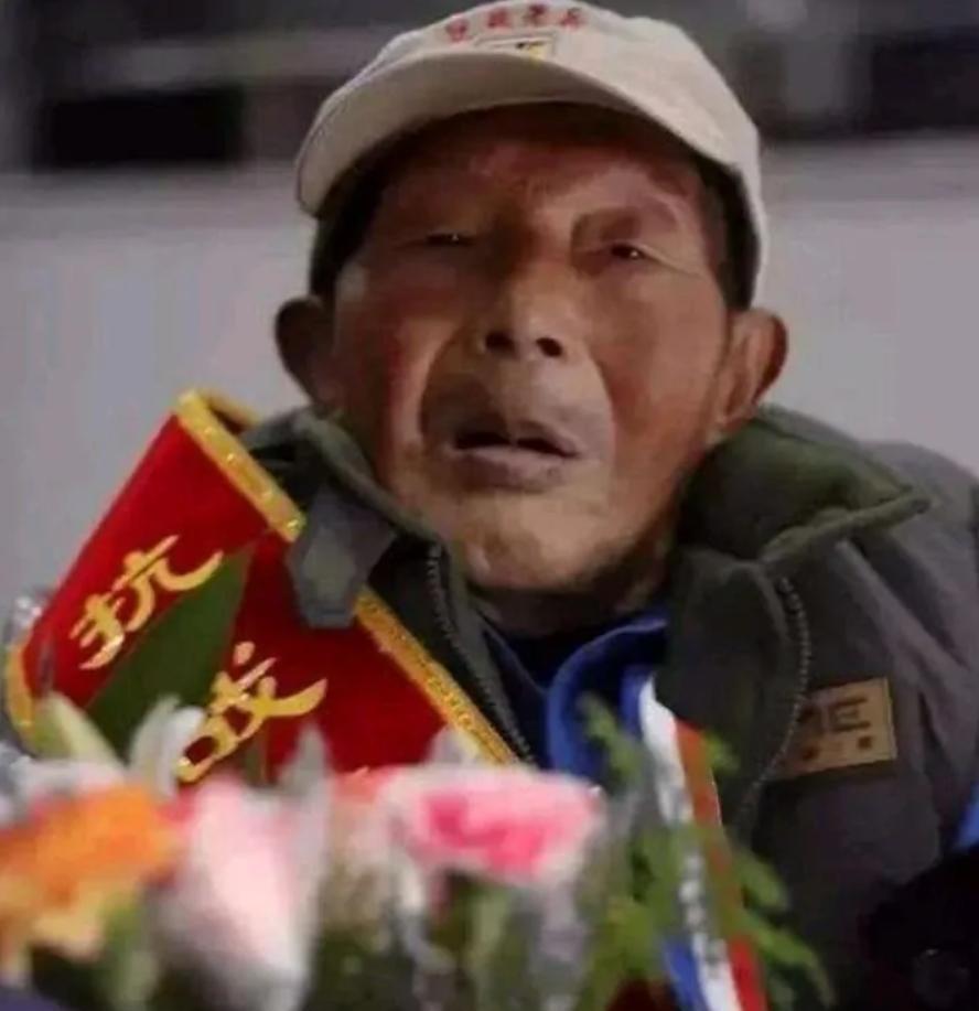 1979年，台湾老兵愧疚地给大陆原配妻子写信称，他已在台湾娶妻生子，原配回信：我