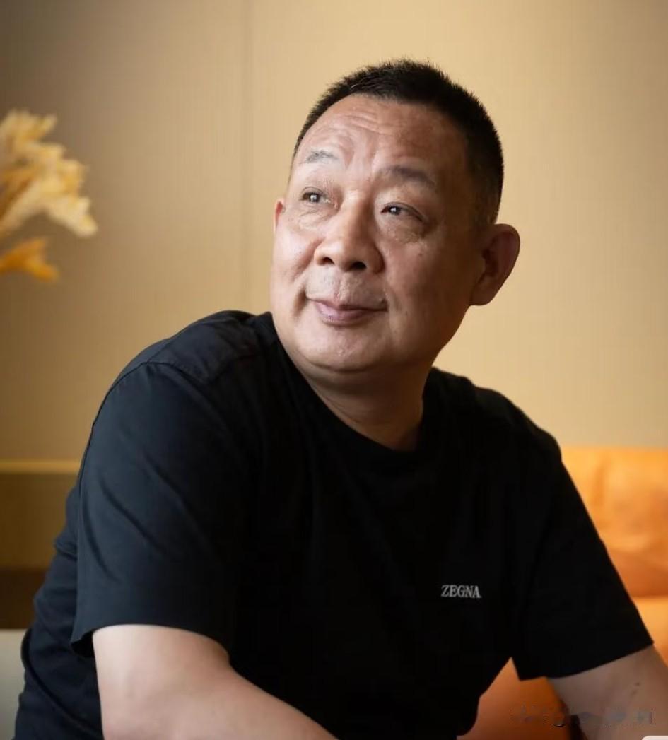河南许昌那个胖东来，又干了件让同行看不懂的事。一盒352块的茶叶，里面喝出根头