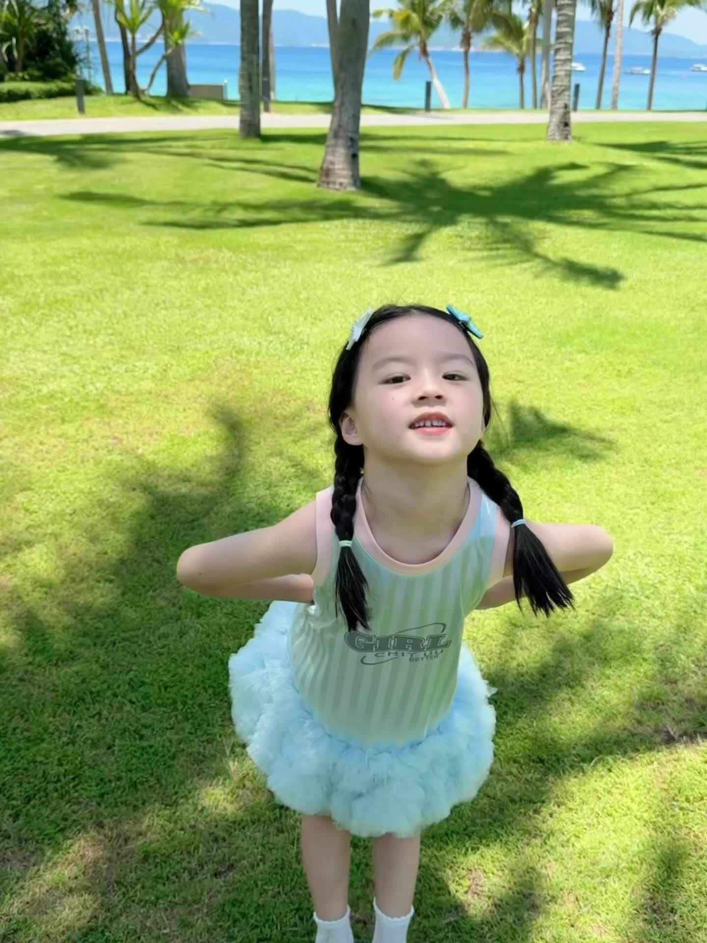 三亚🌴 抬头看，椰子树上结满了夏天 🥥🥥🥥