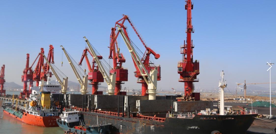 跟流氓讲文明就是最大的不文明，如果澳大利亚强行收回达尔文港口，我们就收购澳大利亚