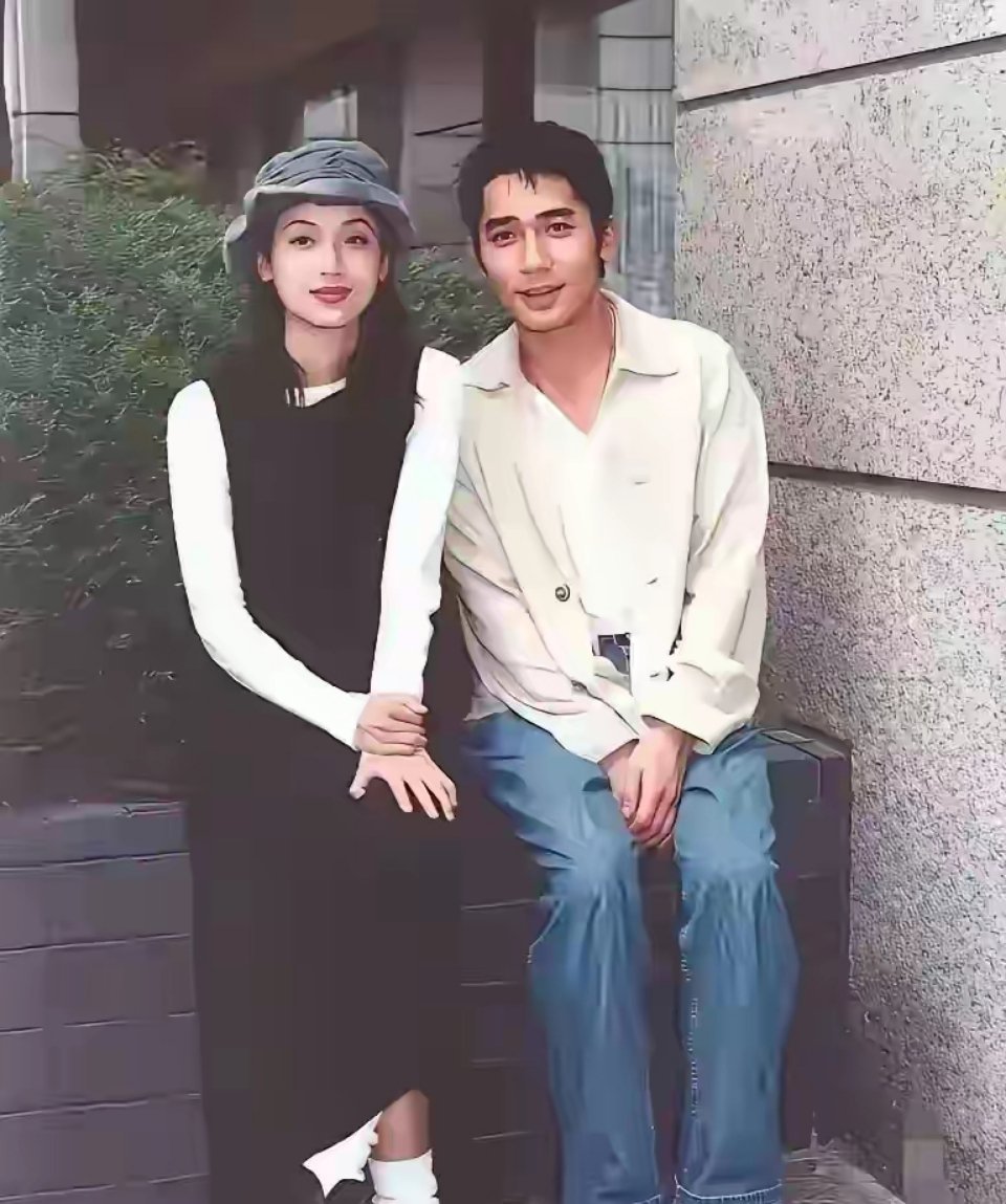 男的梁朝伟，这女生是谁，好美呀