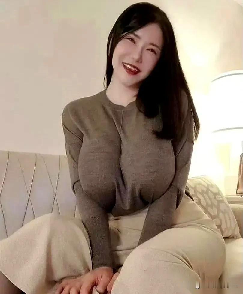 最扎心的不是胖，而是明明自己拼命减肥，瑜伽垫都快盘出包浆了，朋友圈里晒的草比