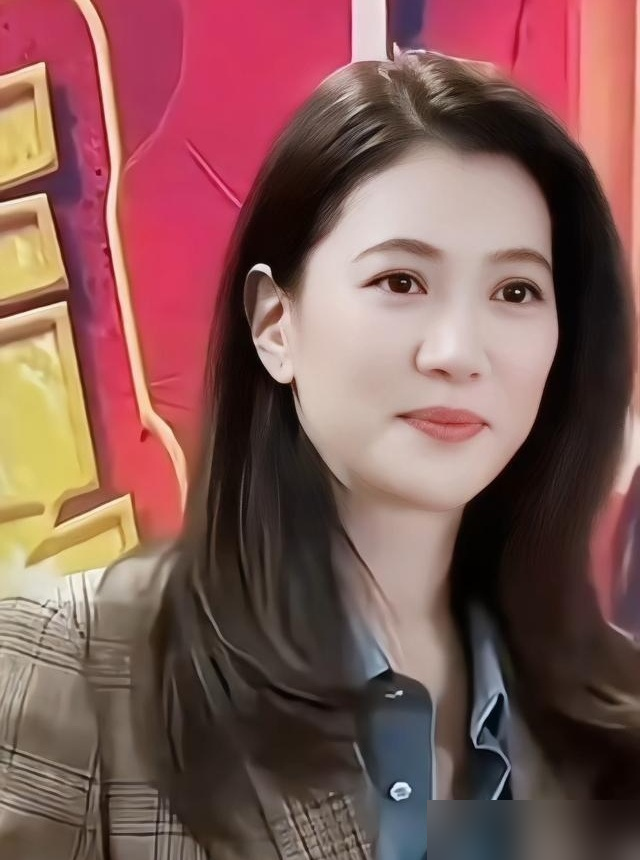 王晶说袁咏仪当年运气好到离谱，这话真不是酸。《新不了情》里，刘青云、秦沛、刘嘉玲、冯宝宝、吴家丽、张