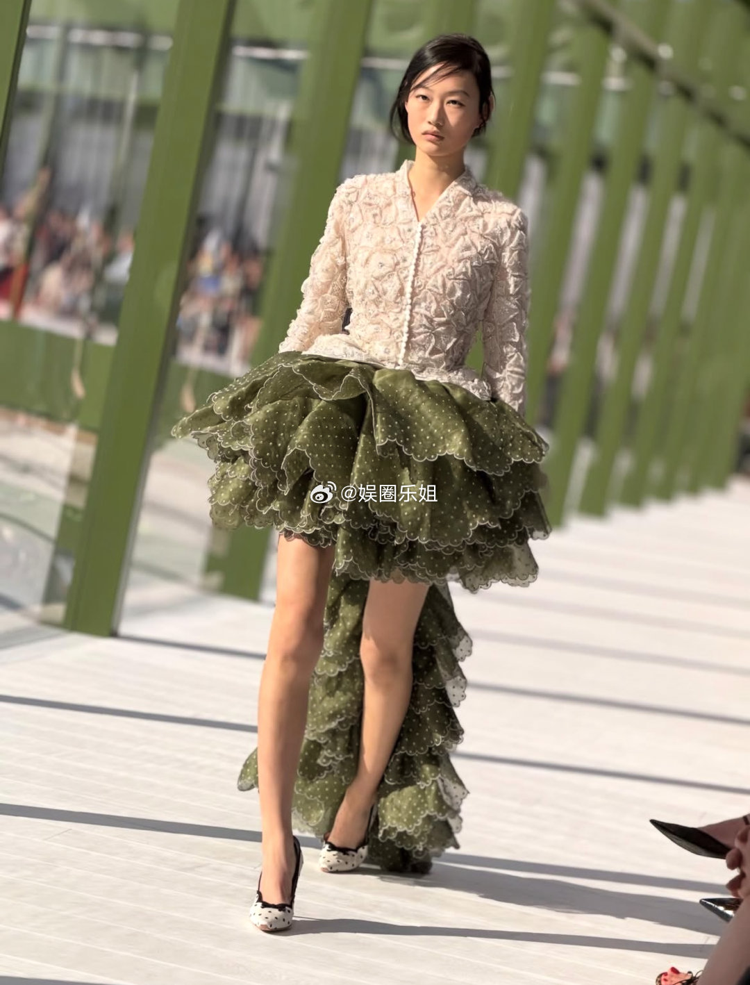 美到窒息是什么体验？JonathanAnderson笔下的Dior大秀给出了答