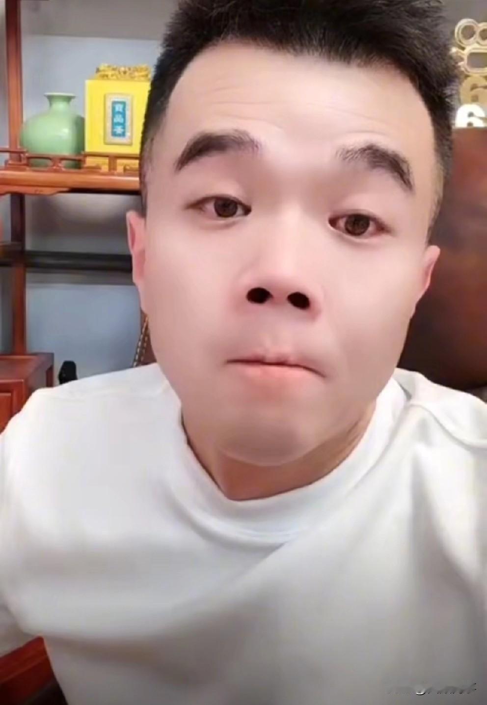 小胖猜测白雨背后有高人指点，想一石三鸟搞垮老狗自己还能涨粉，但家暴也只能在道德上