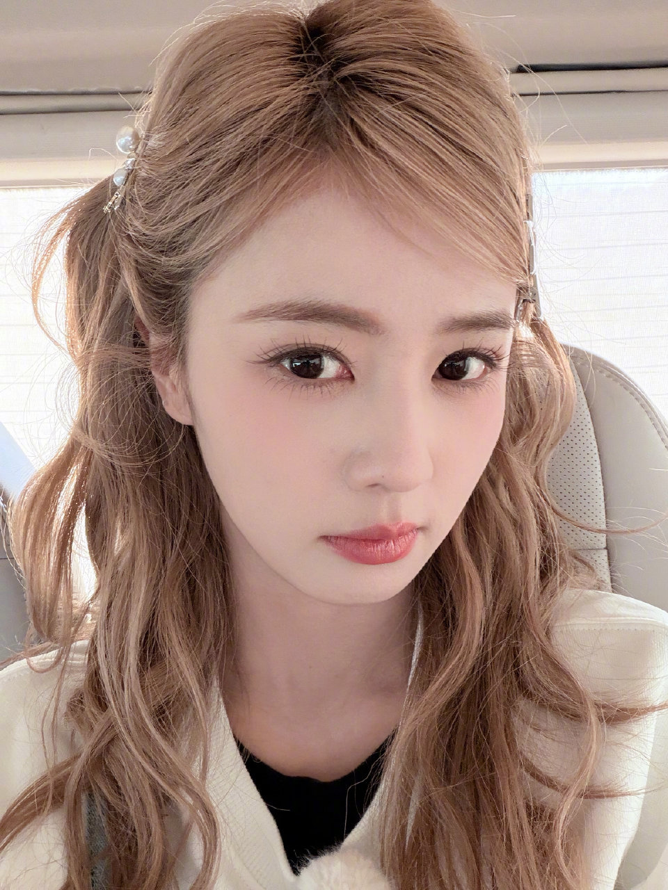 这个白鹿简直是金发芭比啊啊啊啊，萌到不行了！