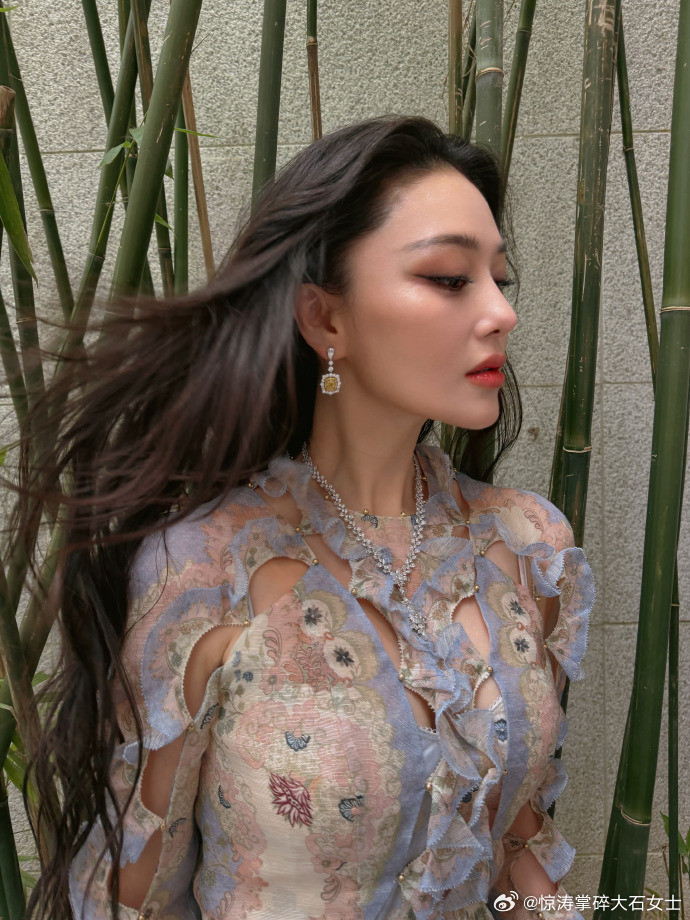 张馨予没有出发图张馨予起晚了张馨予回应没有出发图好实在！一句“起太晚了”，不