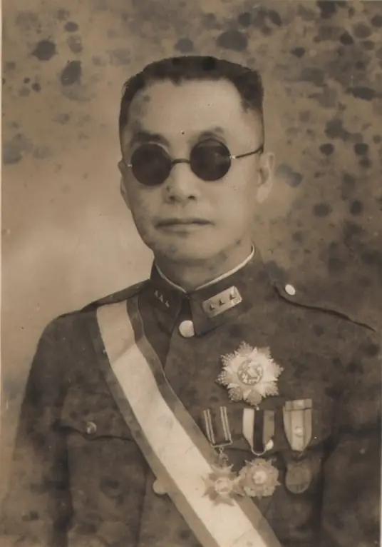 1949年成都解放后，解放军搜寻二个多月，却不见国民党四川省主席王陵基的下落，他