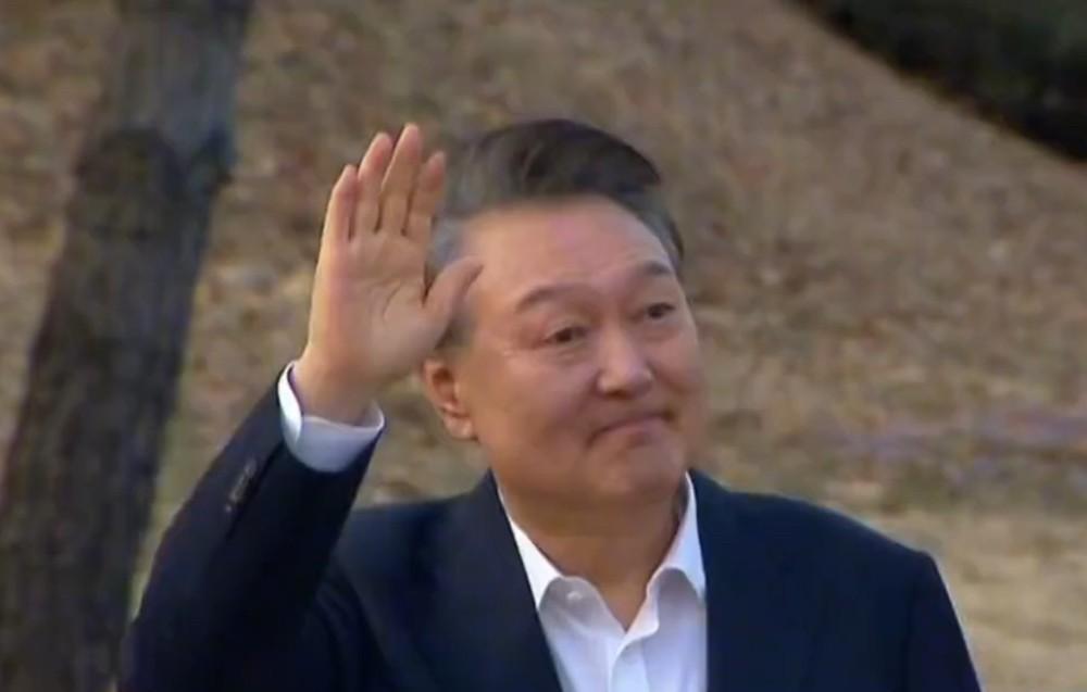 尹锡悦或再度被捕！也不知道他现在为什么还这么拽，连续3次拒绝警方的传唤调查，警方