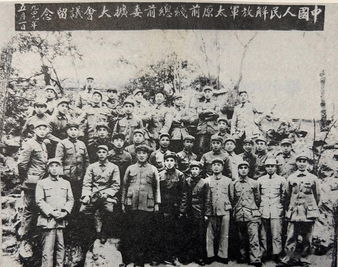 1949年5月1日，彭德怀（二排左五）、罗瑞卿（前排左三）、周士第（前排右一）与