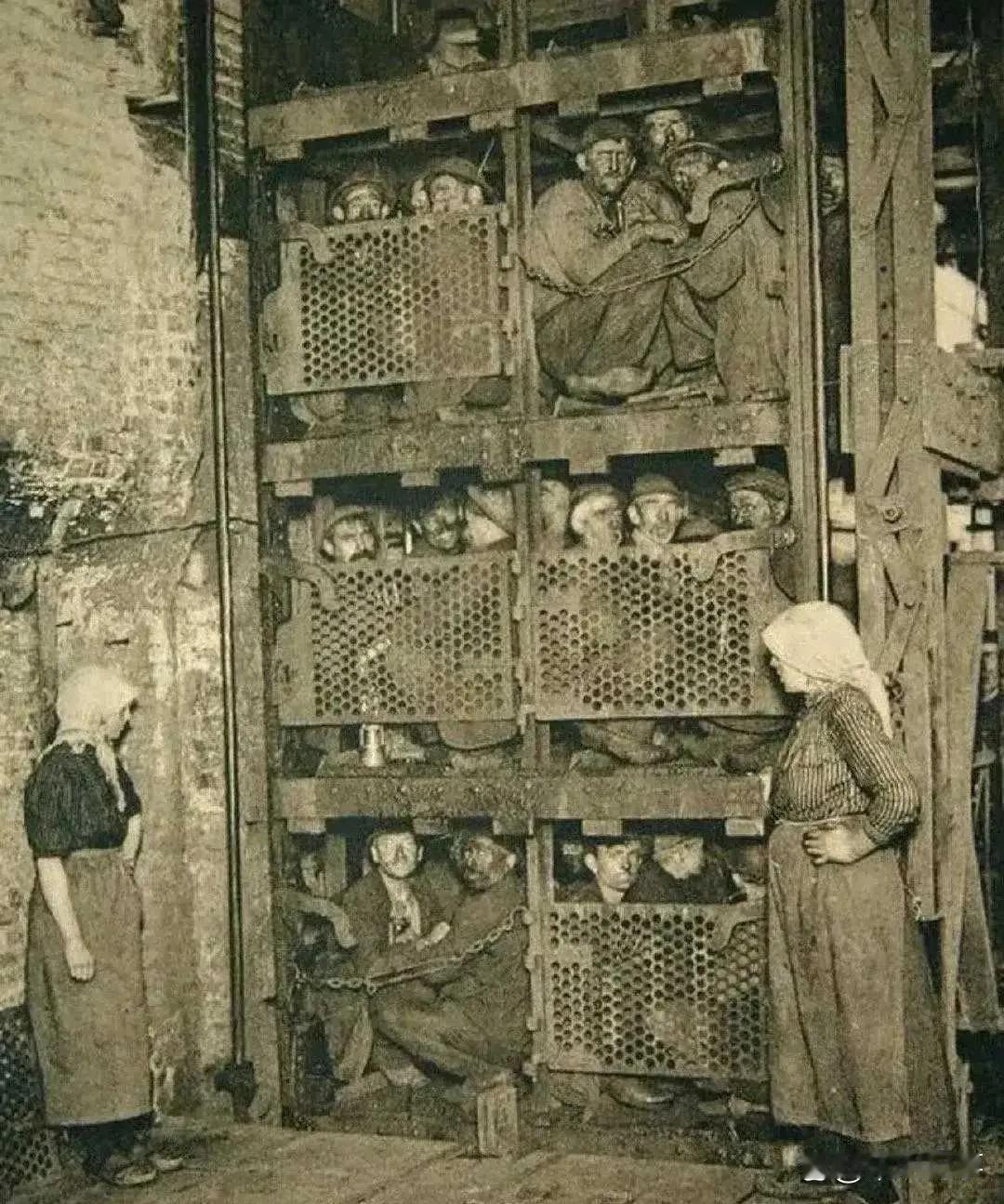 18世纪的矿工。那时候的电梯相当抢镜。