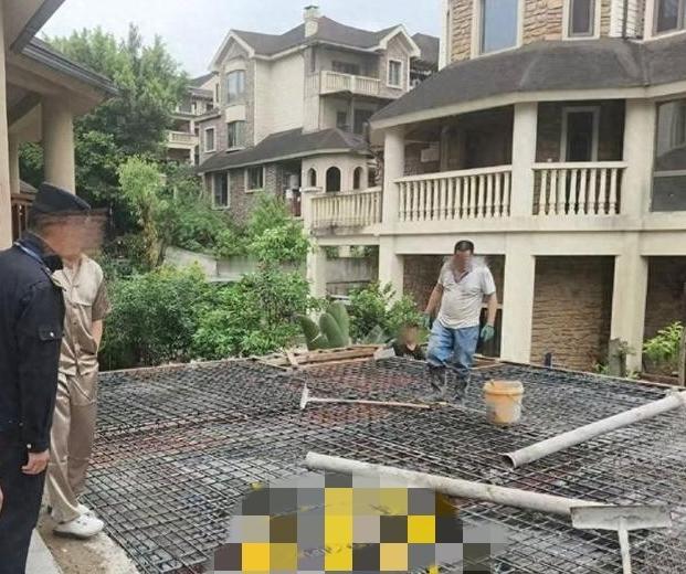 [点赞]重庆这小区出了个“硬核”业主，自家花园据说有305平，嫌不够用，直接把