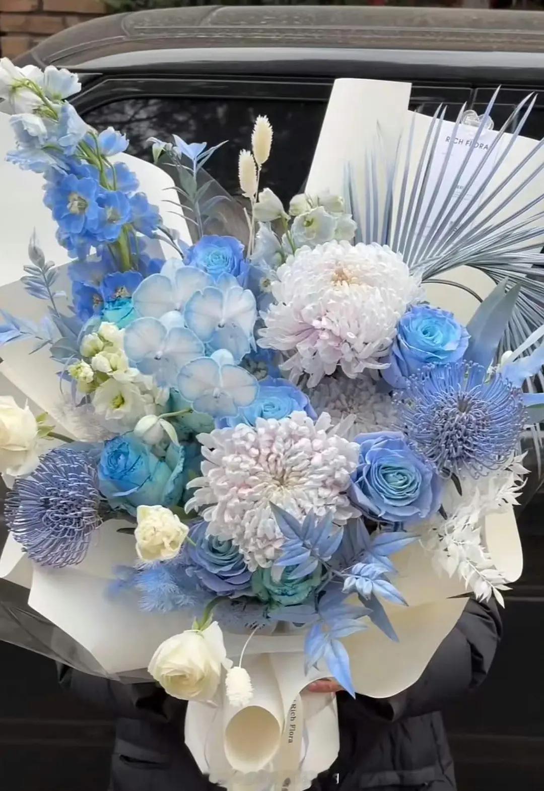 凤舞九天剧组给大男主龚俊送花还是俊俊应援色，仪式感排面🈶