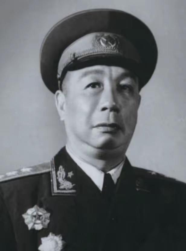 1980年，开国上将陈士榘与妻子范淑琴经法院调解，正式离婚。两人养育了六个子女