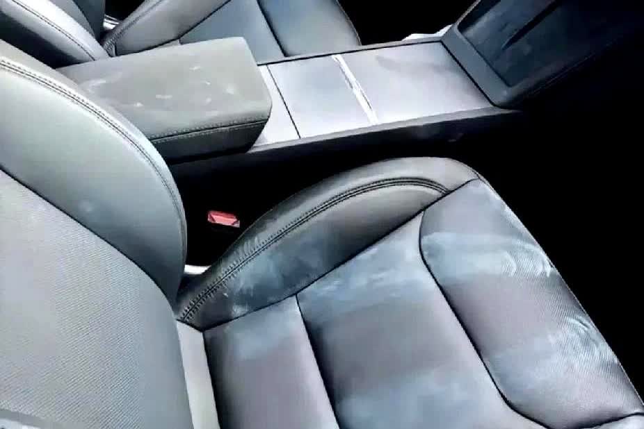 老公空闲的时候就去开网约车。这是他刚发给我的。说刚才拉了一位女乘