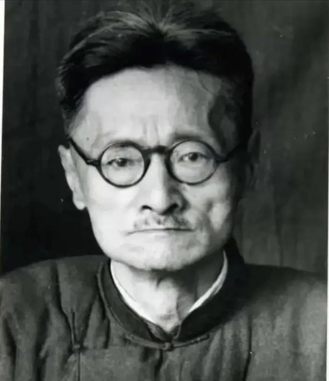 1928年11月，蒋介石到安徽大学视察，与时任安徽大学校长刘文典吵架，蒋介石狠狠
