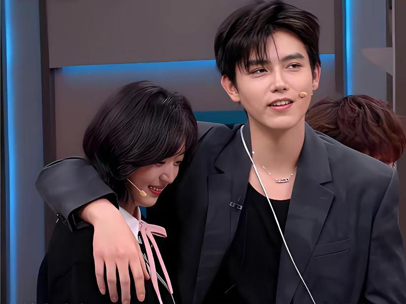 看《你好星期六》那期时，真被陈飞宇和孙千的互动戳中了。没有刻意贴贴，也没说什么甜