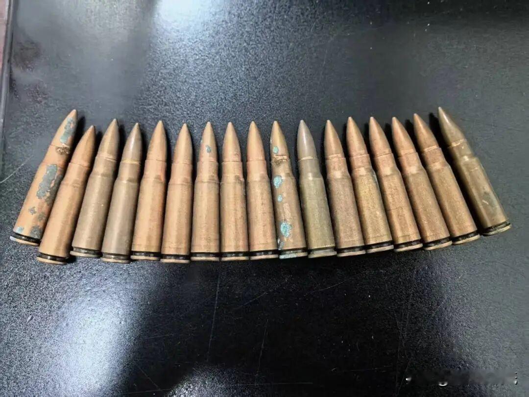 西宁一市民家中惊现17发子弹！男子一个举动，结局意外……打扫老屋竟翻出17发