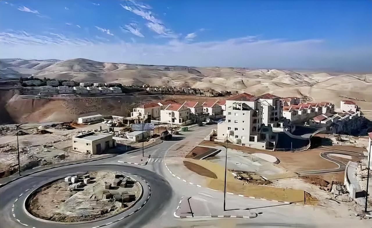 约旦、沙特、卡塔尔等8国全傻啦，没想到逼迫哈马斯缴枪是这结果，以色列竟将大片土地