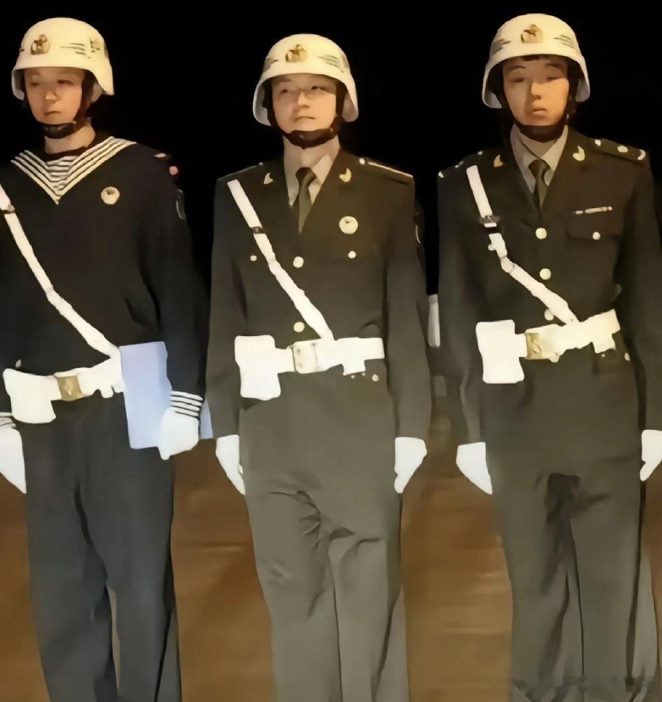 纠察东东：整理着装🫡​​​