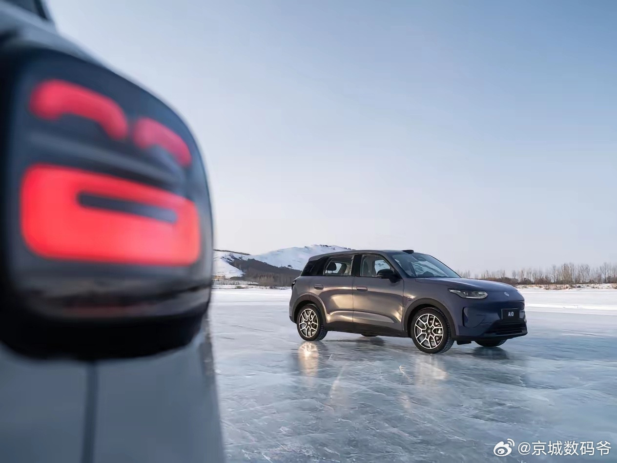 10万级的车就敢挑战120km/h高速爆胎测试，并且还是CEO亲测？零跑汽车CE