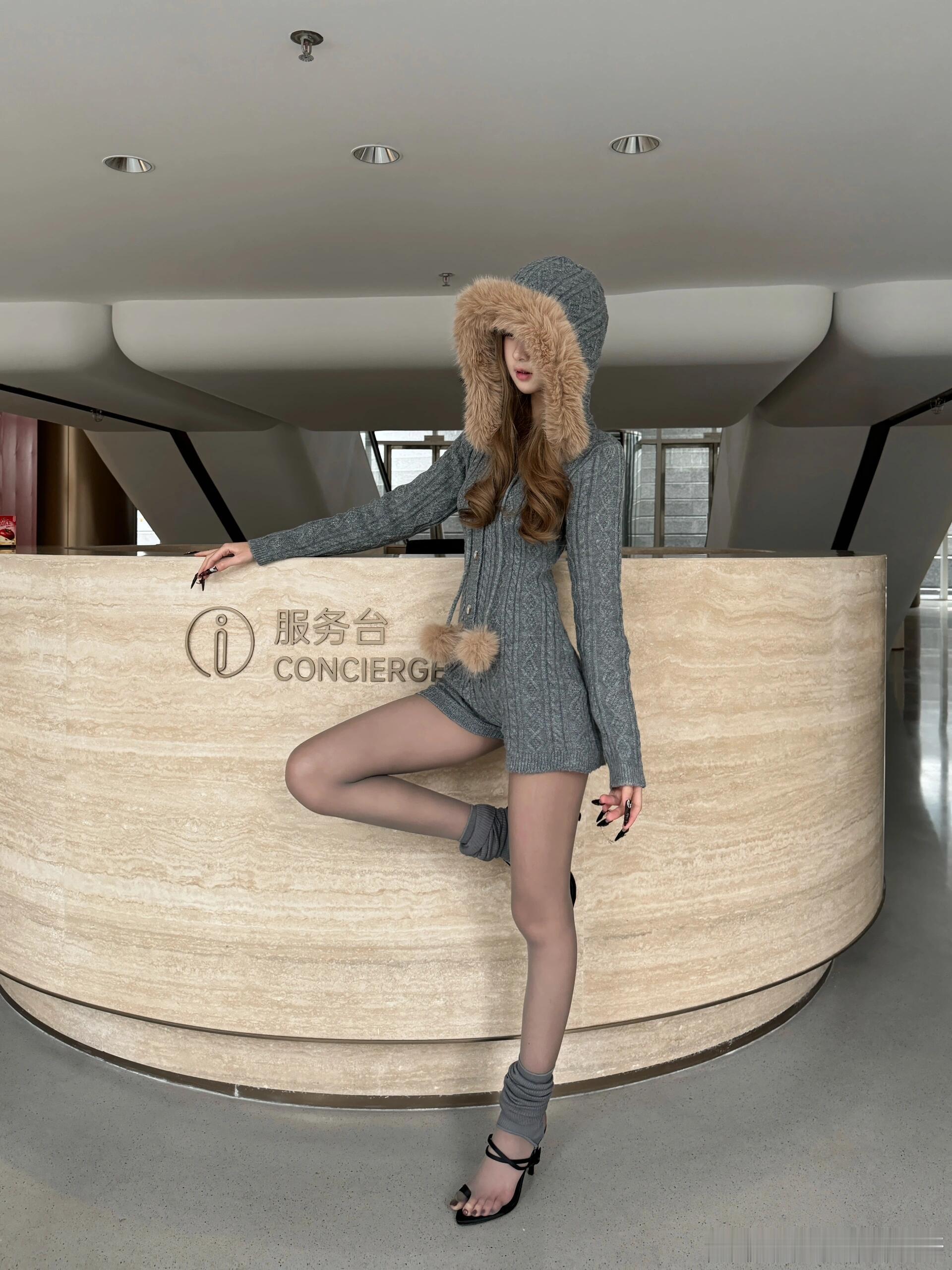 灰色丝袜与套趾凉高，尝试一下～​​​