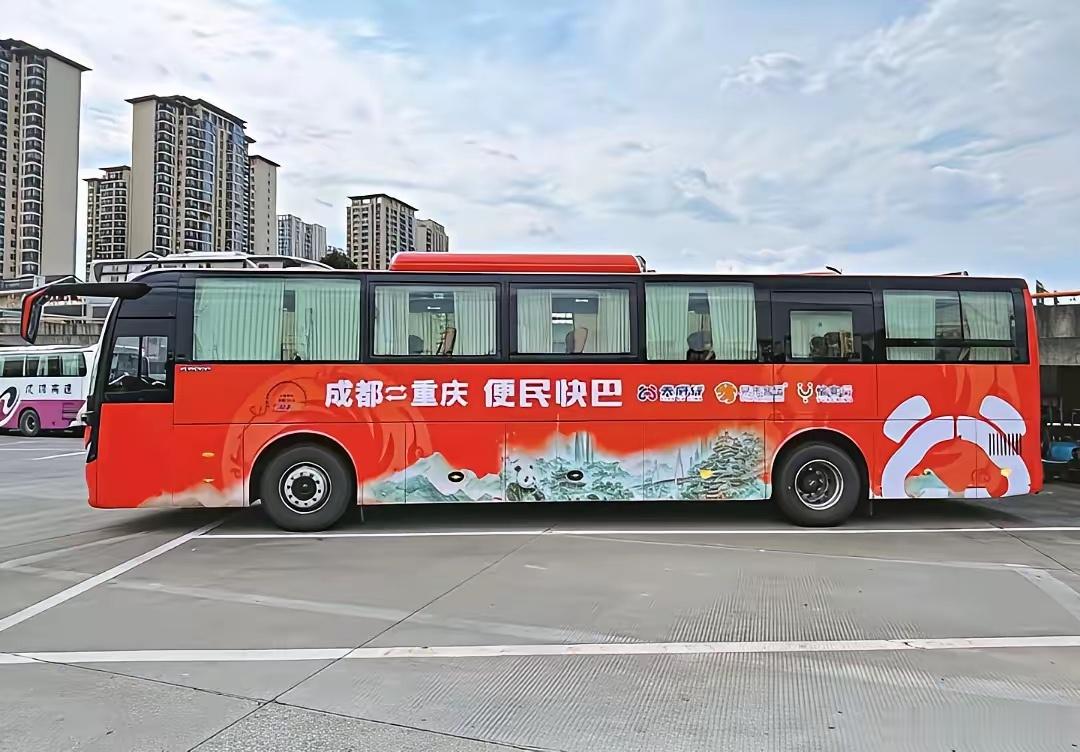 这是要赶尽杀绝吗？这边成都重庆之间刚刚开行了价格50元的便民大巴，那边铁路马上就