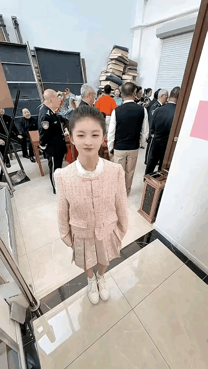 重点的是后面的人。哈哈。