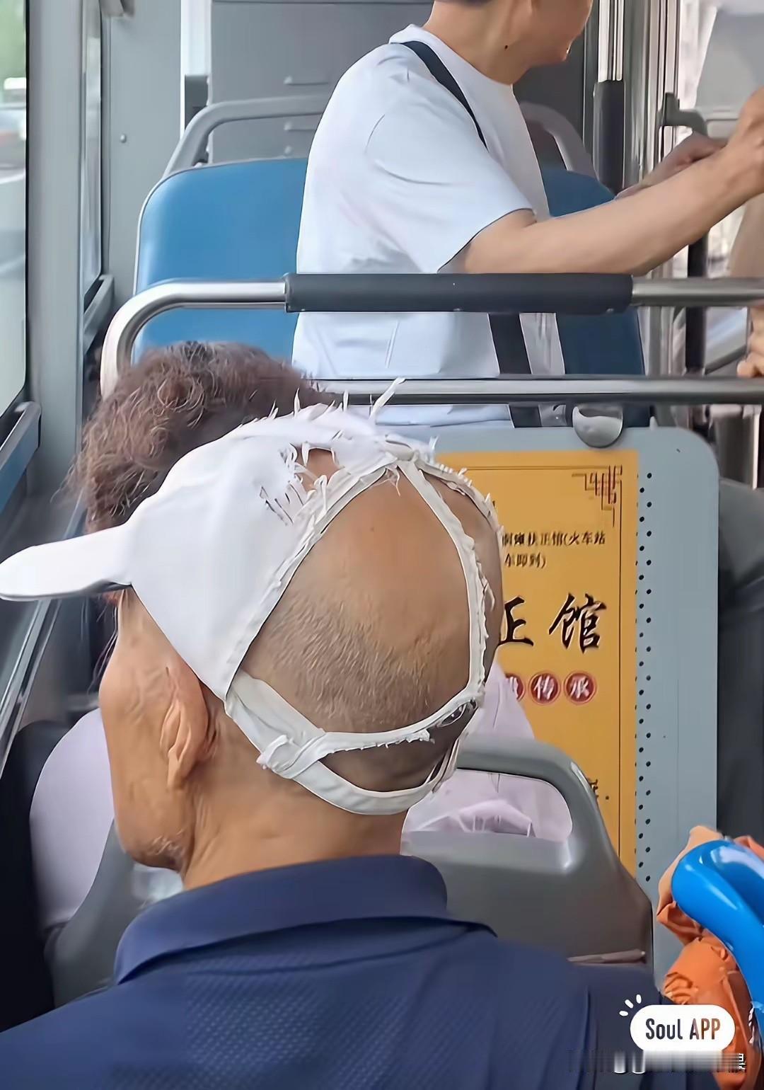 大叔这帽子炫得……我竟然哑口无言！[捂脸哭]