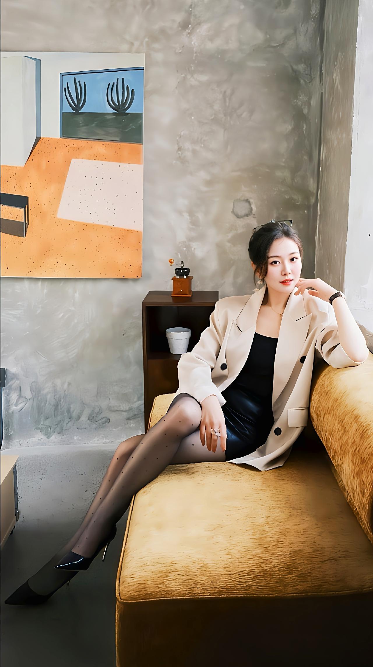优雅黑白配，复古风穿搭，尽显时尚魅力！👗👠🎨