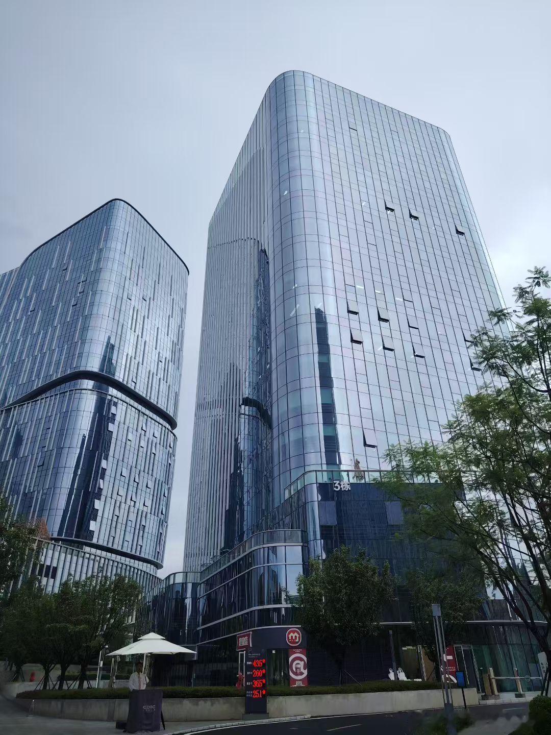 2025年8月28日下午，岚图与华为更深度合作打造的纯电新作——全新岚图知音，将