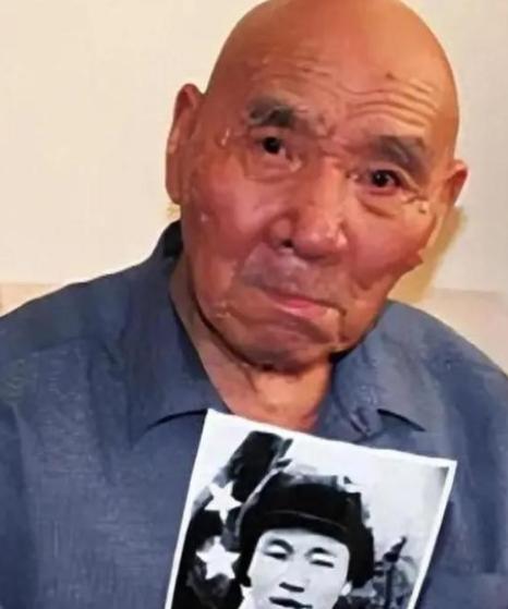 1953年，毛主席见到志愿军“打坦克英雄”苏吊蛋后，觉得这个名字实在不雅，便笑着