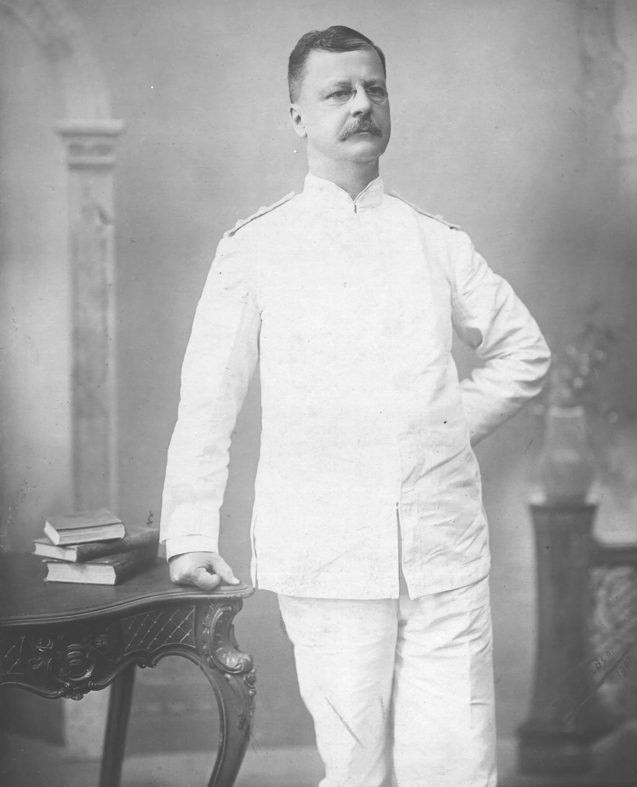 1955年，麦克阿瑟看到十大元帅的名单后，直接拍桌子：马修是想羞辱我吗？是想告诉