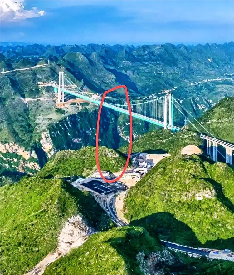 花江峡谷无绳蹦极喊着“安全”？可这实验操作我越看越慌！用150斤、200斤的沙包