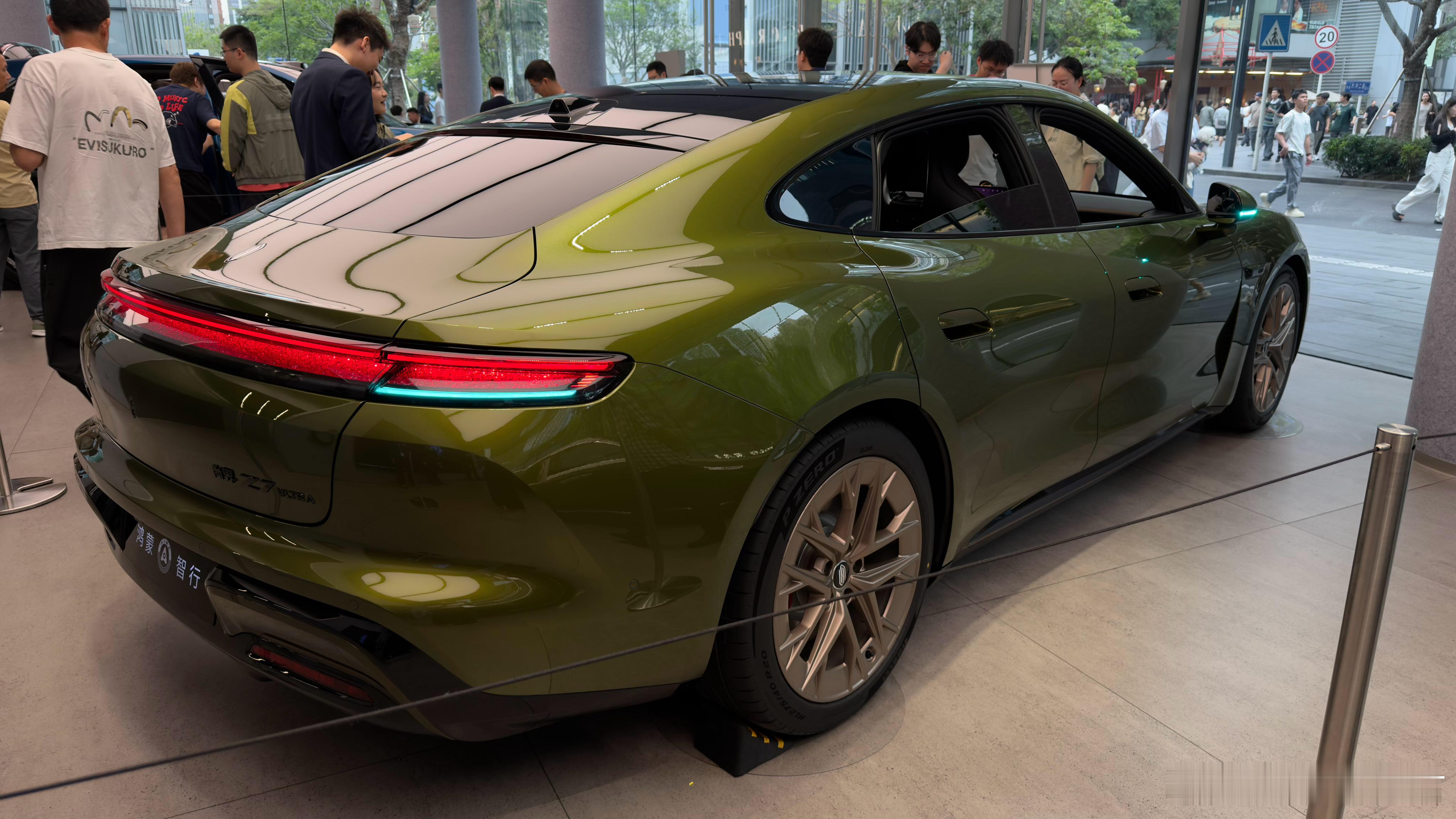 尚界Z7和尚界Z7T预订量破6万台，30岁以下的用户近六成，这台车确实适合年轻人