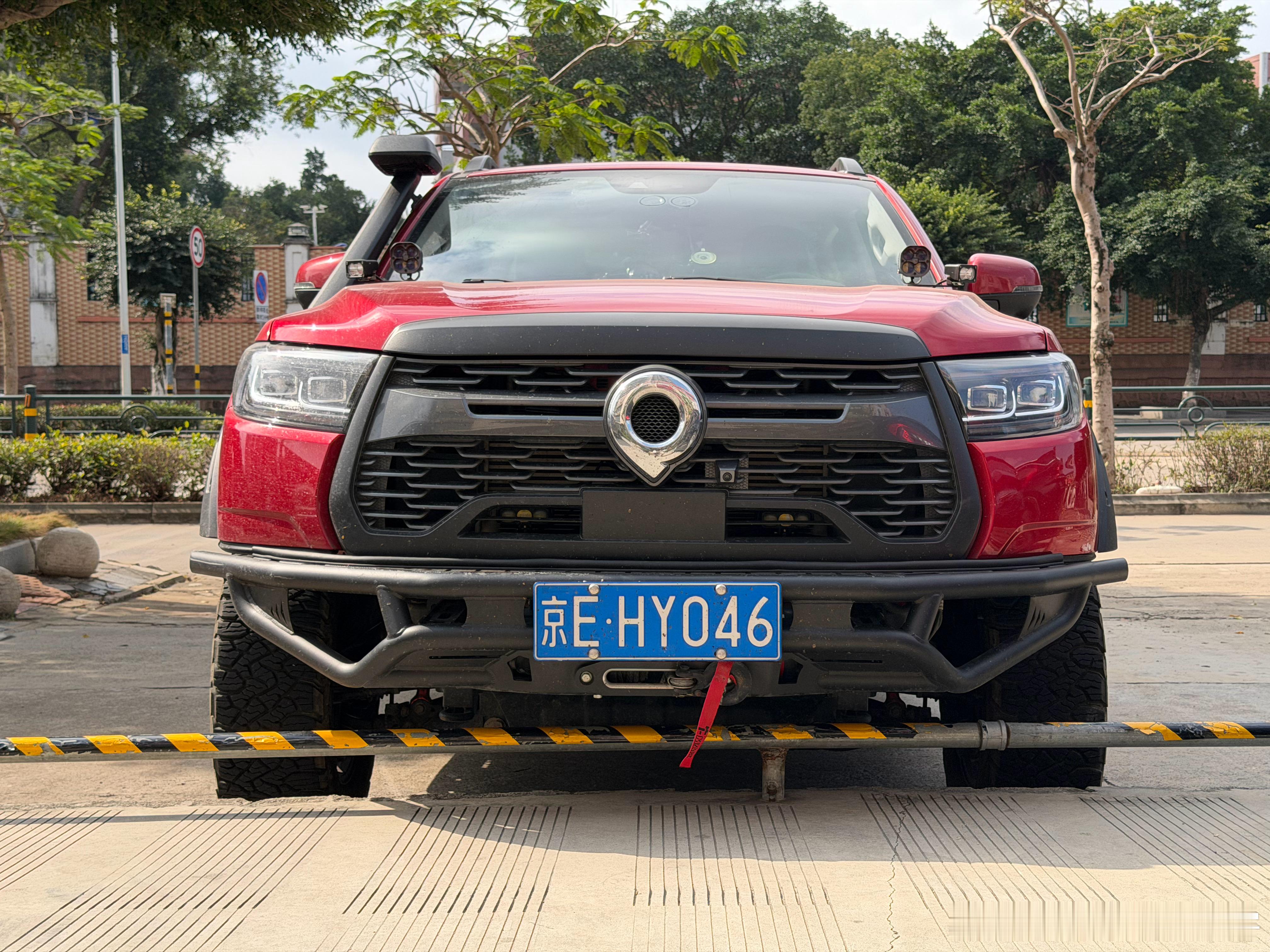 当你拥有了越野车路边的一些停车位就可以更自由的停放了接近角真好男男狗狗裸辞海南自