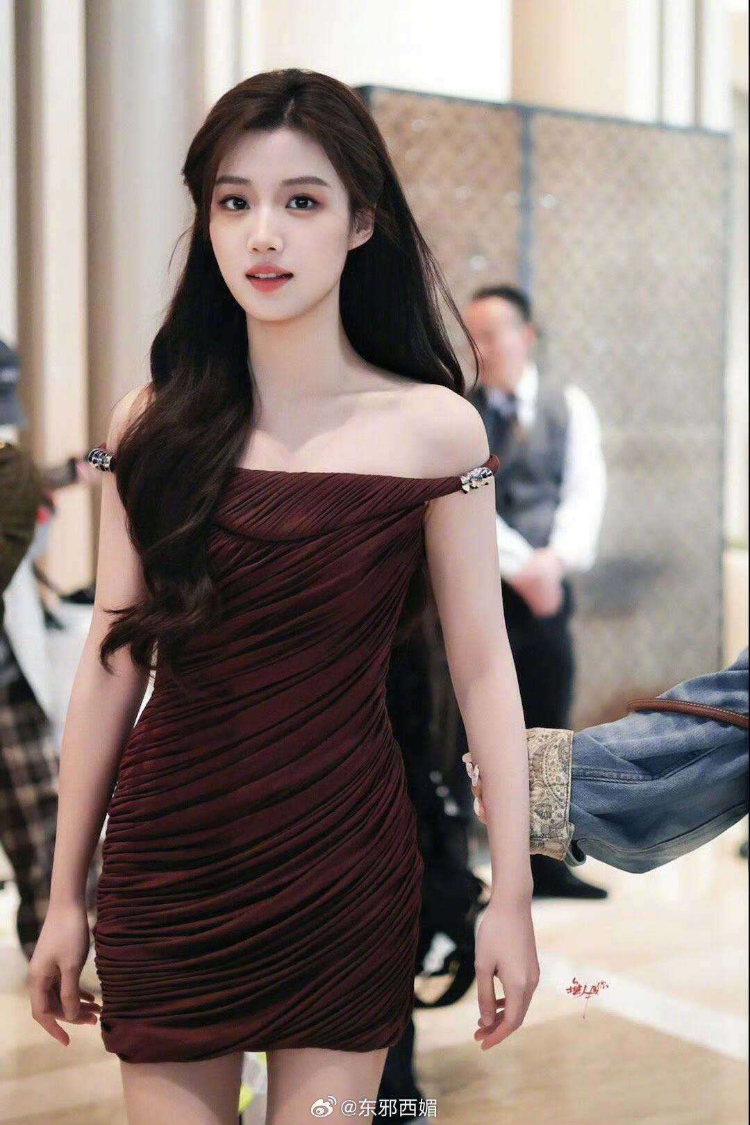 卢昱晓真的有种沪上千金的感觉