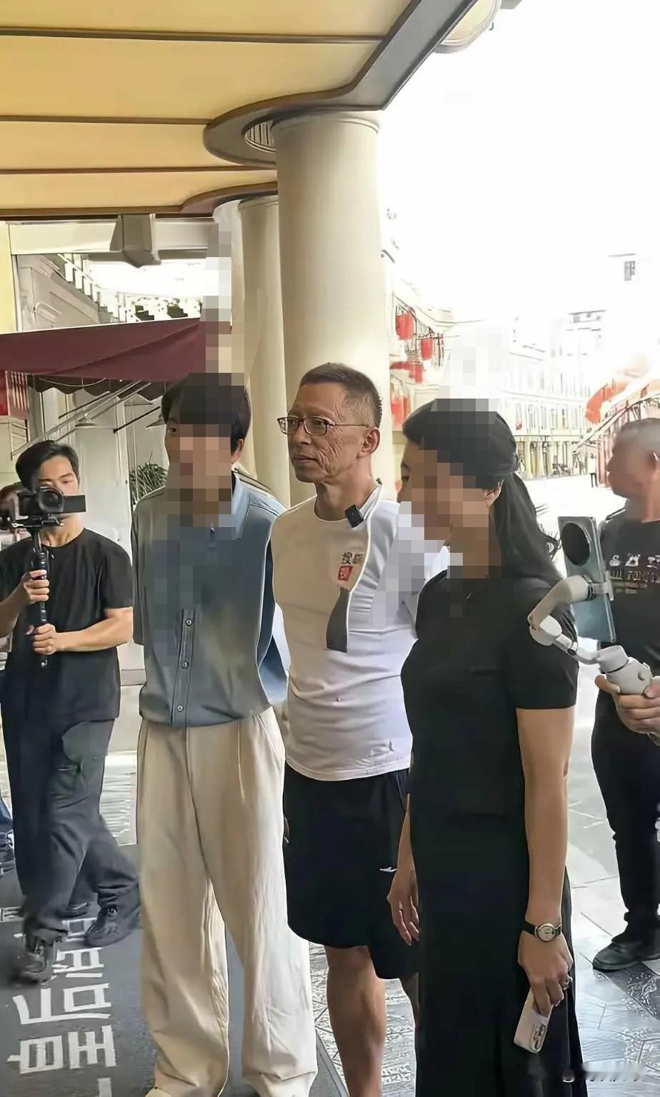 在现今社会医美成风，然而中国有两个不需任何医美，却人人都要去仰望的人。