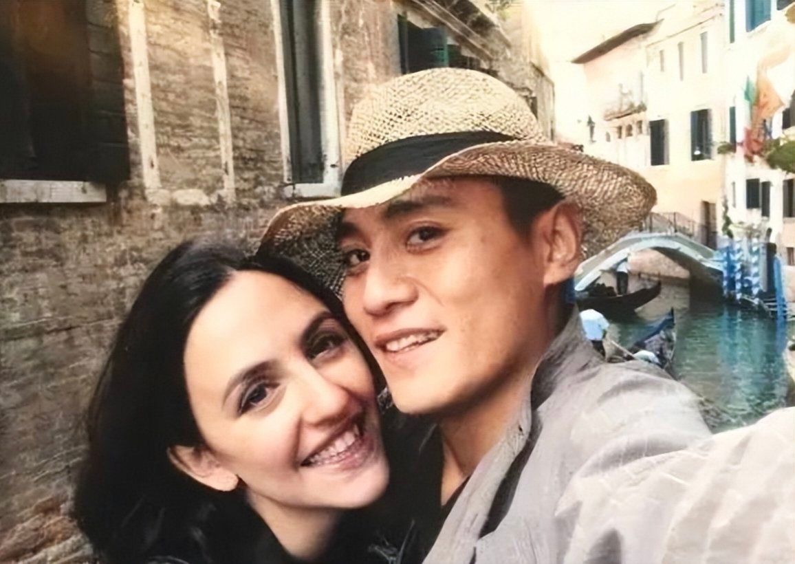 刘烨发文庆祝与妻子安娜结婚17周年，妻子大赞刘烨送给她“最浪漫的结婚纪念日礼物”