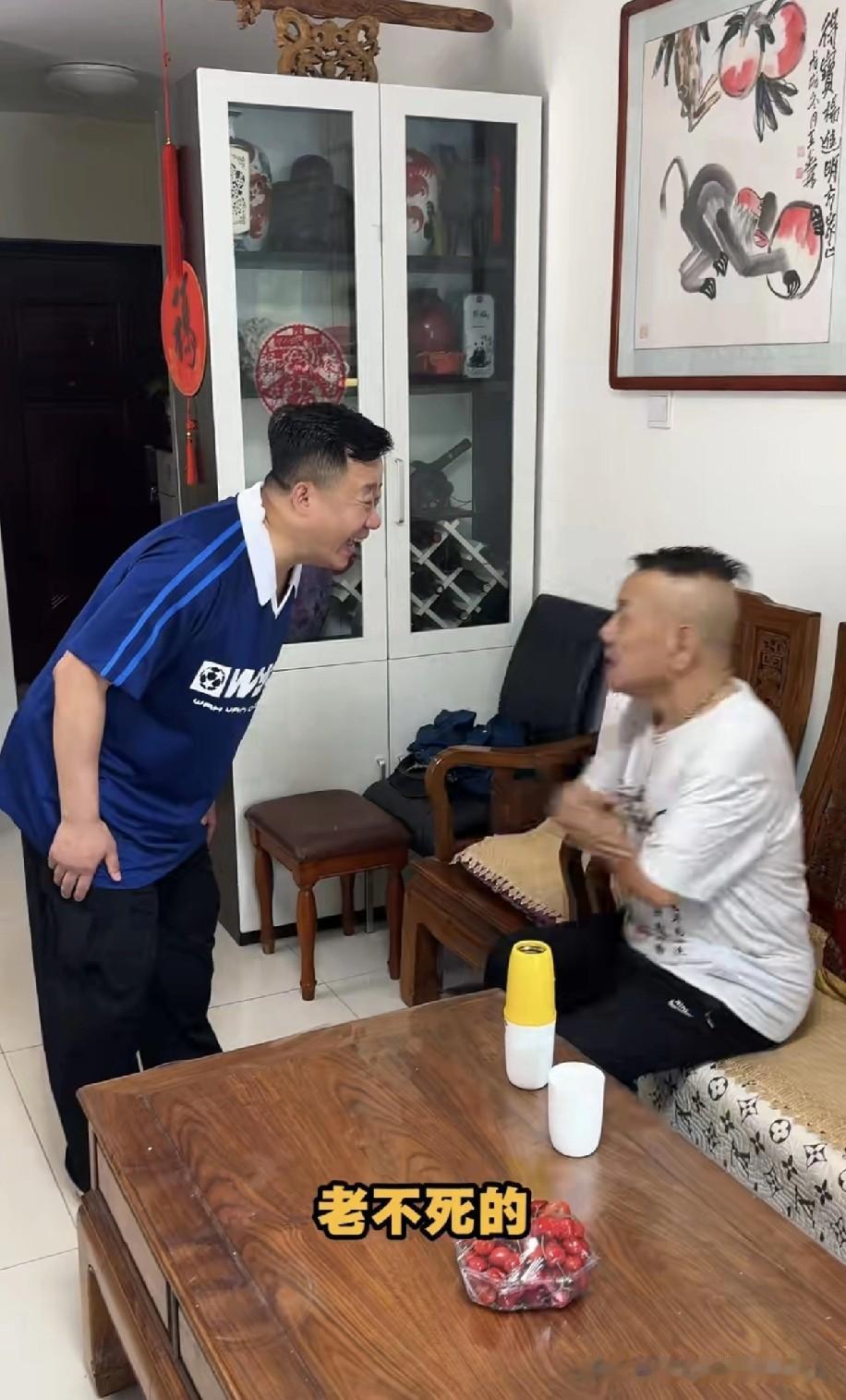 进不了德云社就骂师父？郭德纲师弟徒弟翻脸，视频曝光令人心寒！“老不死的！
