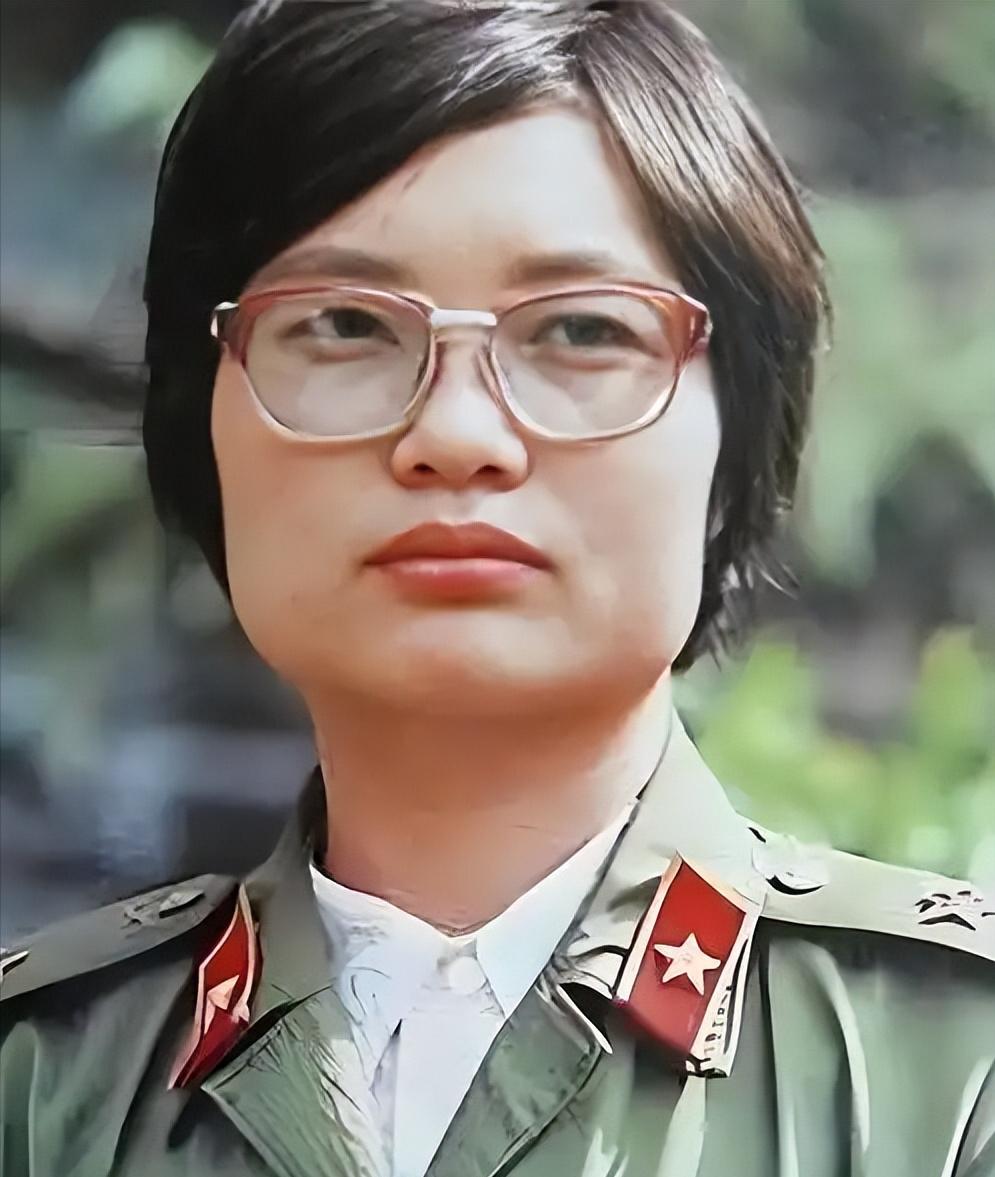 1986年，23岁女医护刘亚玲借着回乡探亲的名义向医院请假，没想到她悄悄奔赴老山