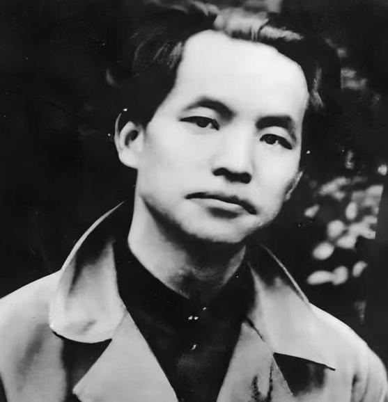 1909年,年仅15岁的邓中夏不得不娶大嫂为妻,但是大嫂已经和大哥成婚一年,感情