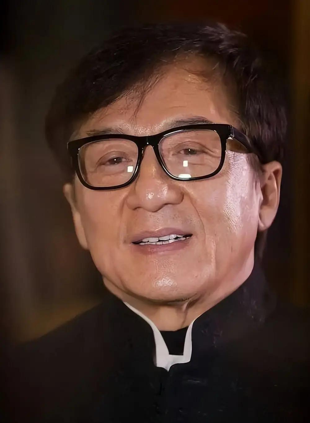 成龙大哥这辈子大概率要带着遗憾离开了！不管他挣多少钱，也不管他有多大的明星光环，