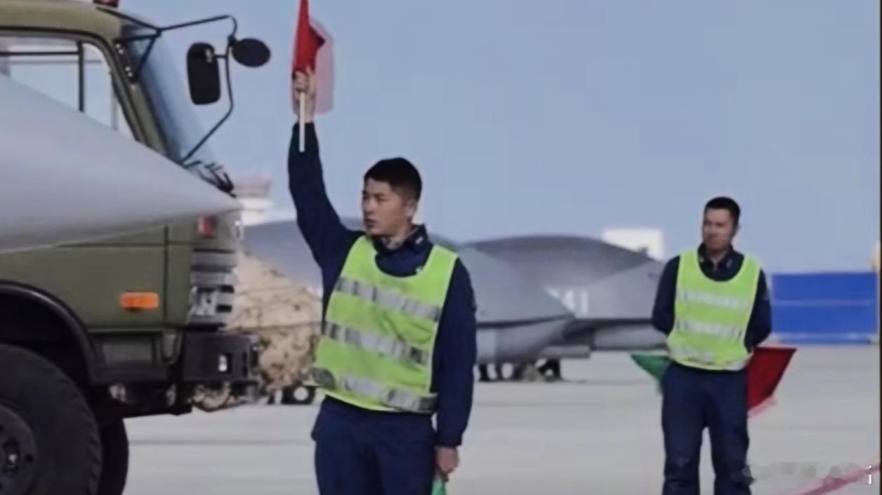 西空某部WZ-7、某部J-16同场战高原。