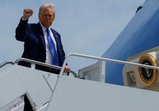 中方对特朗普企图窜台的挑衅直接下达了断交封杀令！很多人以为，北京还会隔着海峡中线